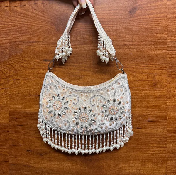 Iza_Tassel_Bag_Light_Peach